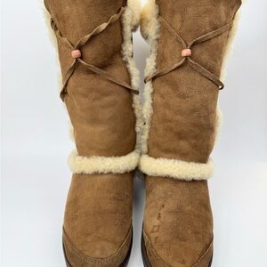 UGG Nightfall Women’s Chestnut Sheepskin Boots #5359 - Size 9  *New Insoles*